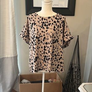 MELLODAY Taupe and Black Short-Sleeve Printed Blouse